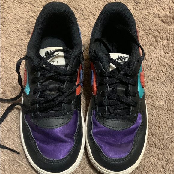 Bold Multicolor Low-Top Sneakers with Teal Swoosh - Picture 2 of 6